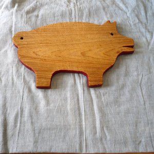 Antique wooden pig cutting board hand worked primitive country kitchen